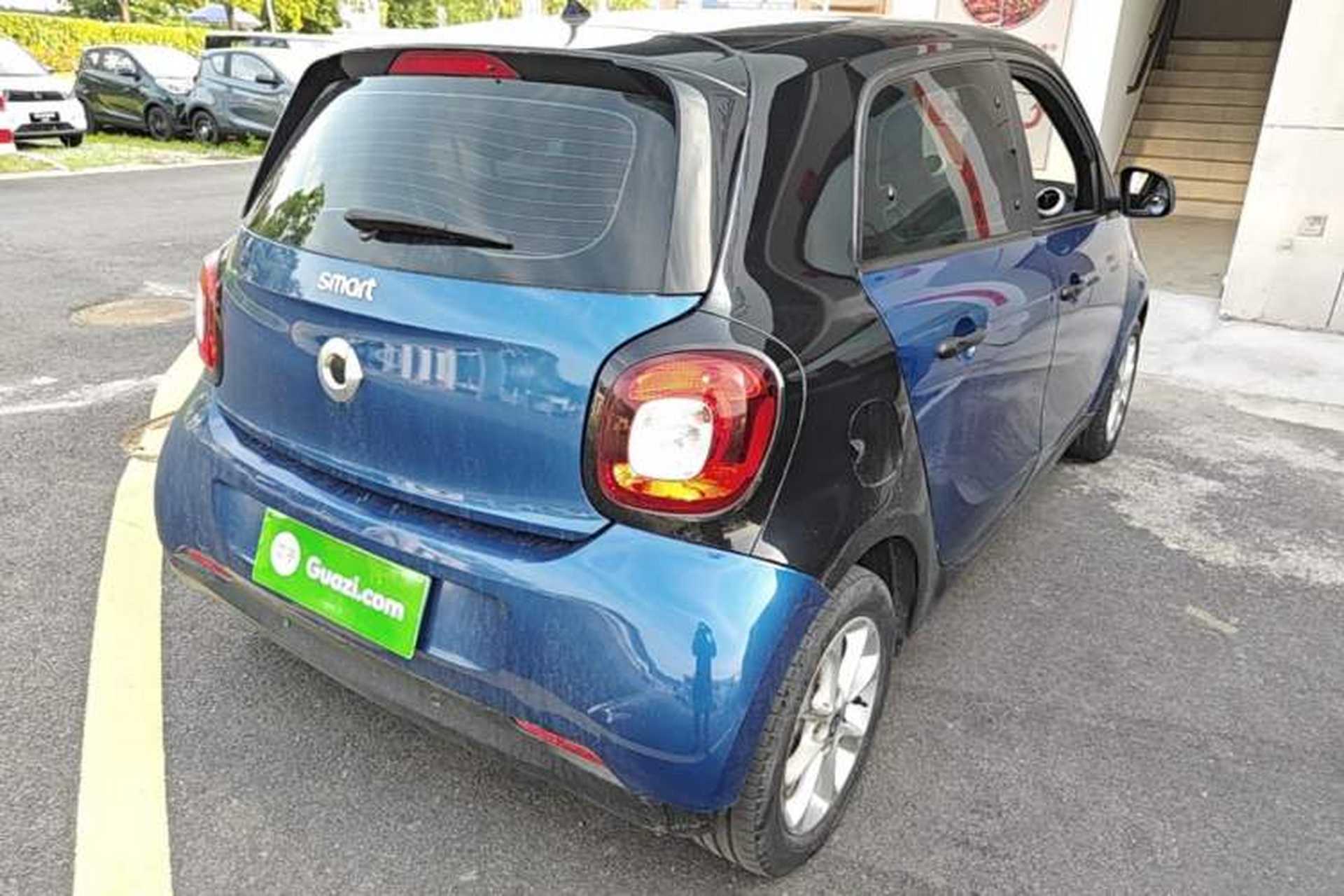 Used smart forfour 2018 1.0L 52 kW Dynamic Edition Rear Right 45 Deg