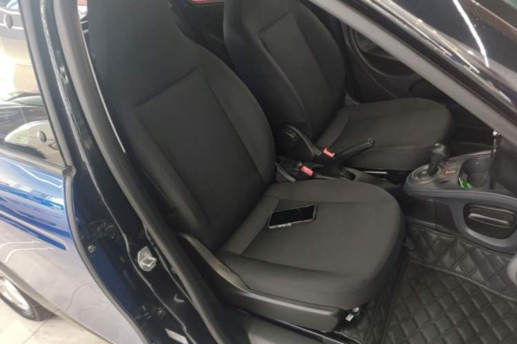 Used smart forfour 2018 1.0L 52 kW Dynamic Edition Right Front Seat