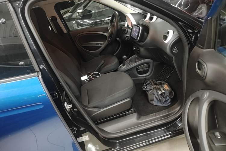 Used smart forfour 2018 1.0L 52 kW Dynamic Edition Right Front Seat