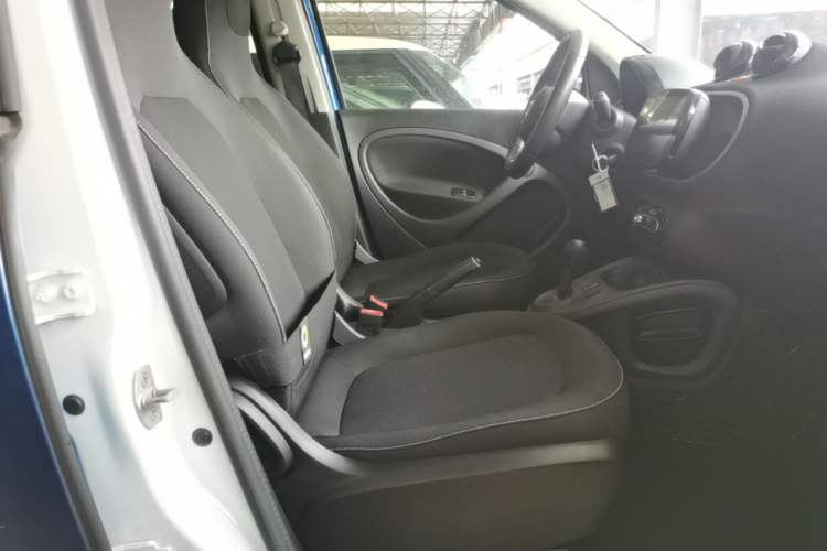 Used smart forfour 2018 1.0L 52kW Passion Edition Right Front Seat