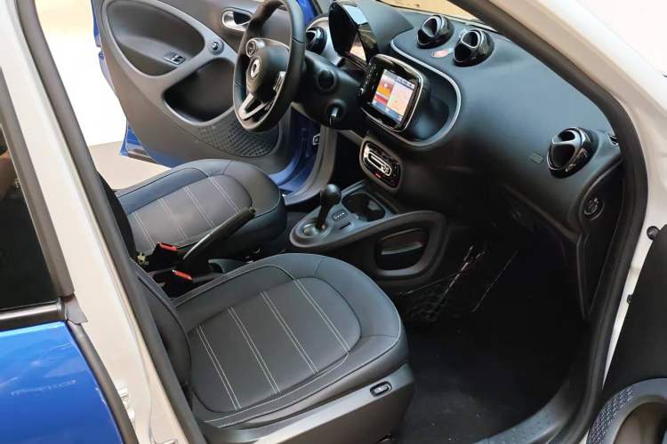 Used smart forfour 2018 0.9T 66 kW Pioneer Edition Right Front Seat