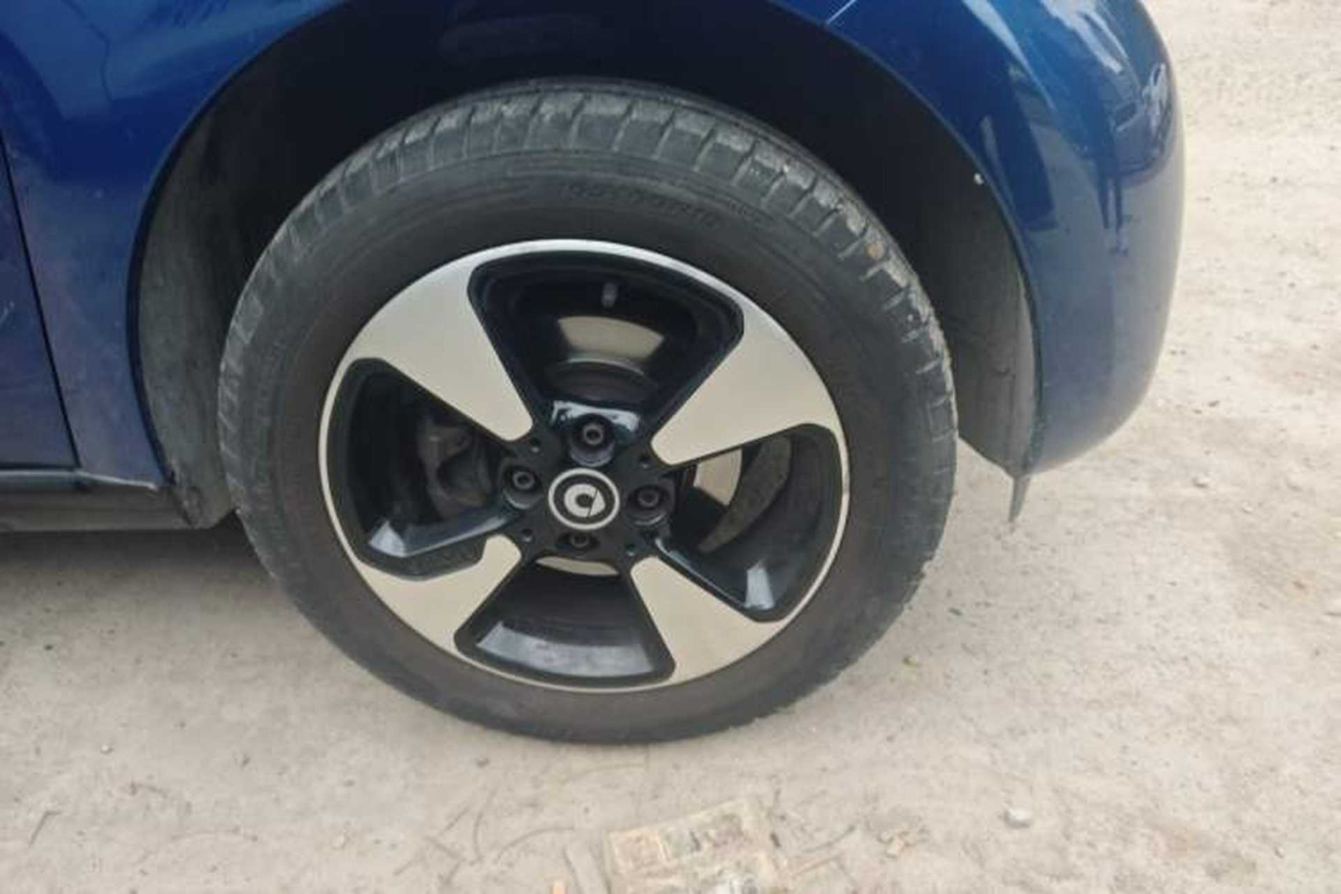Used smart forfour 2018 0.9T 66 kW Fashion Edition Right Front Wheel Hub