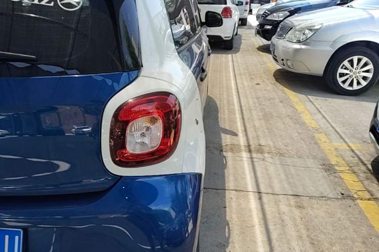 Used smart forfour 2018 1.0L 52 kW Dynamic Edition Right Rear Taillight