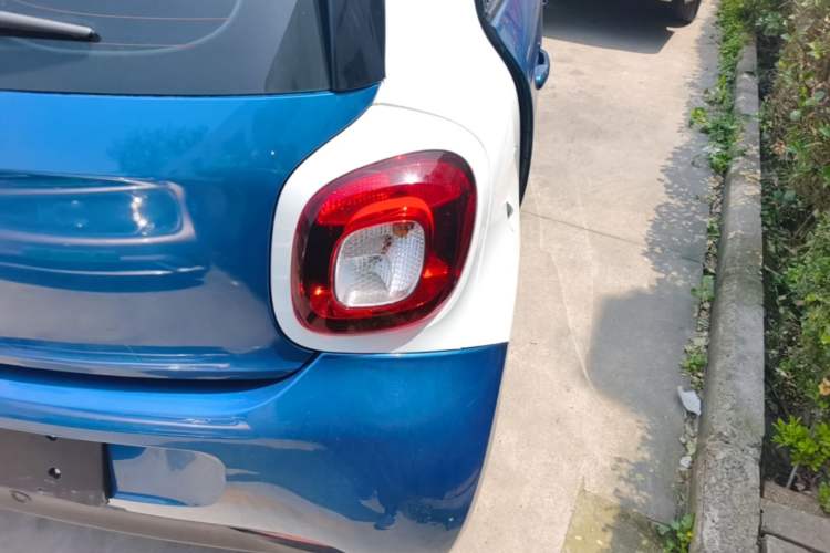 Used smart forfour 2018 1.0L 52kW Passion Edition Right Rear Taillight