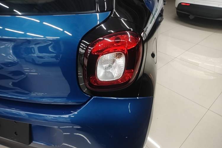 Used smart forfour 2018 1.0L 52 kW Dynamic Edition Right Rear Taillight