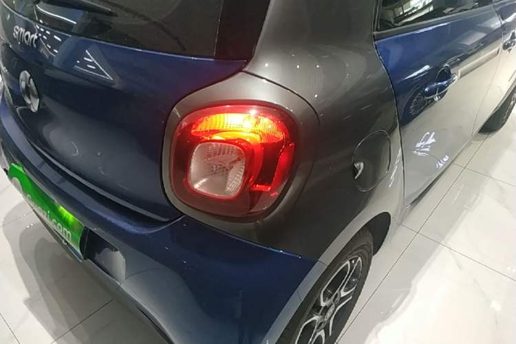 Used smart forfour 2018 1.0L 52kW Passion Edition Right Rear Taillight