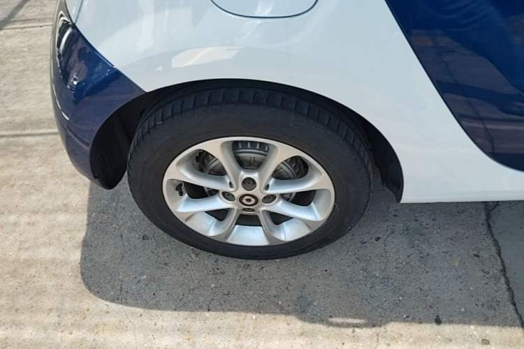 Used smart forfour 2018 1.0L 52 kW Dynamic Edition Right Rear Wheel Hub