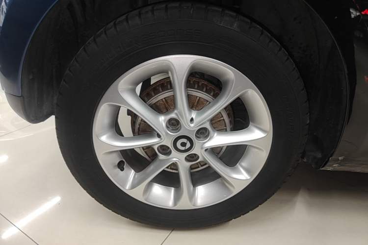 Used smart forfour 2018 1.0L 52 kW Dynamic Edition Right Rear Wheel Hub