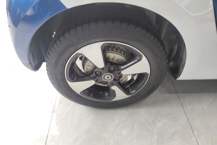 Used smart forfour 2018 1.0L 52kW Passion Edition Right Rear Wheel Hub