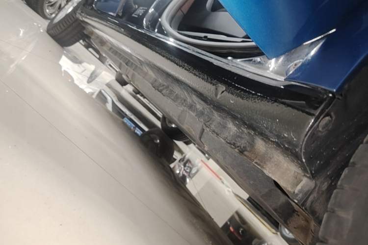 Used smart forfour 2018 1.0L 52 kW Dynamic Edition Right Side Sill