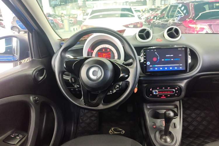 Used smart forfour 2018 1.0L 52 kW Dynamic Edition Steering Wheel
