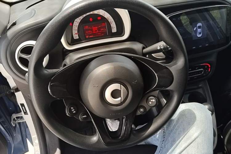 Used smart forfour 2018 1.0L 52 kW Dynamic Edition Steering Wheel