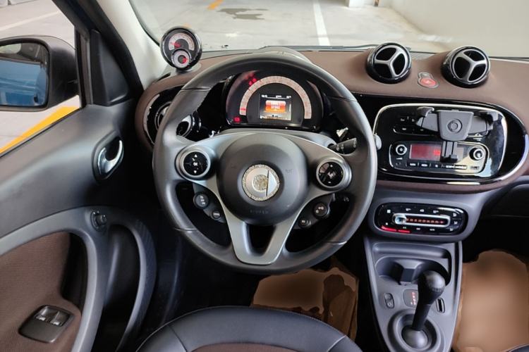 Used smart forfour 2018 0.9T 66 kW Fashion Edition Steering Wheel