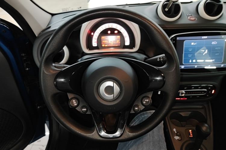 Used smart forfour 2018 1.0L 52 kW Dynamic Edition Steering Wheel