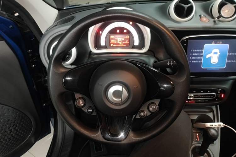 Used smart forfour 2018 1.0L 52 kW Dynamic Edition Steering Wheel