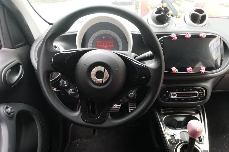 Used smart forfour 2018 1.0L 52 kW Dynamic Edition Steering Wheel