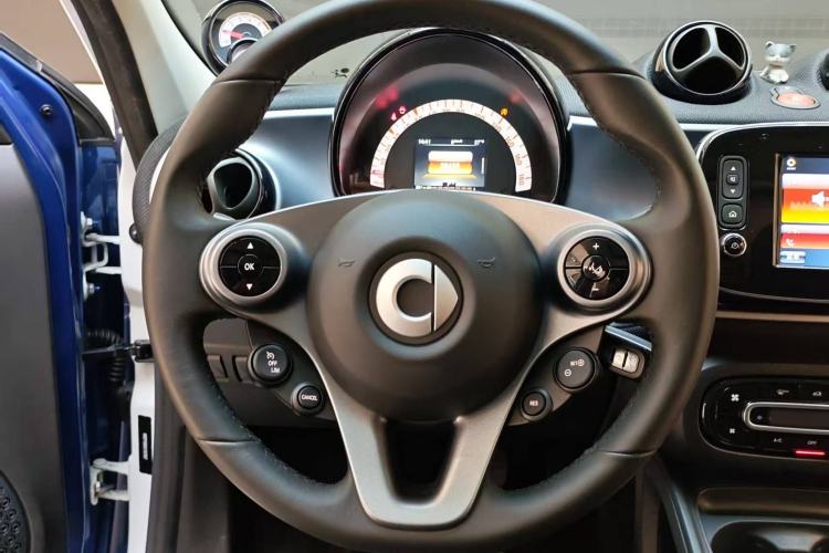 Used smart forfour 2018 0.9T 66 kW Pioneer Edition Steering Wheel