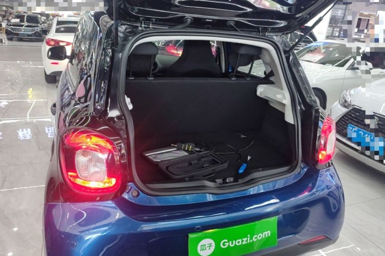 Used smart forfour 2018 1.0L 52 kW Dynamic Edition Trunk