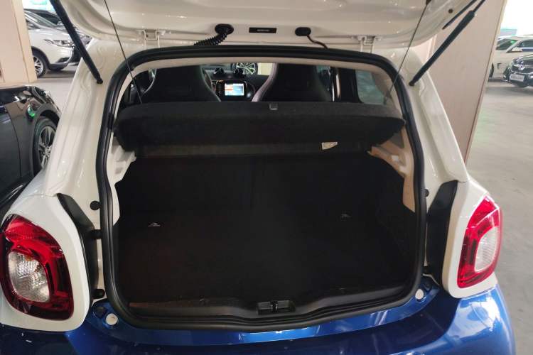 Used smart forfour 2018 0.9T 66 kW Pioneer Edition Trunk