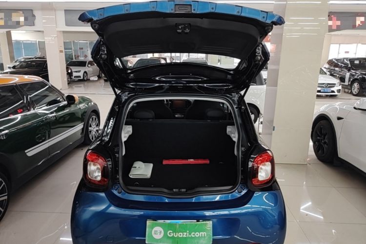 Used smart forfour 2018 1.0L 52 kW Dynamic Edition Trunk