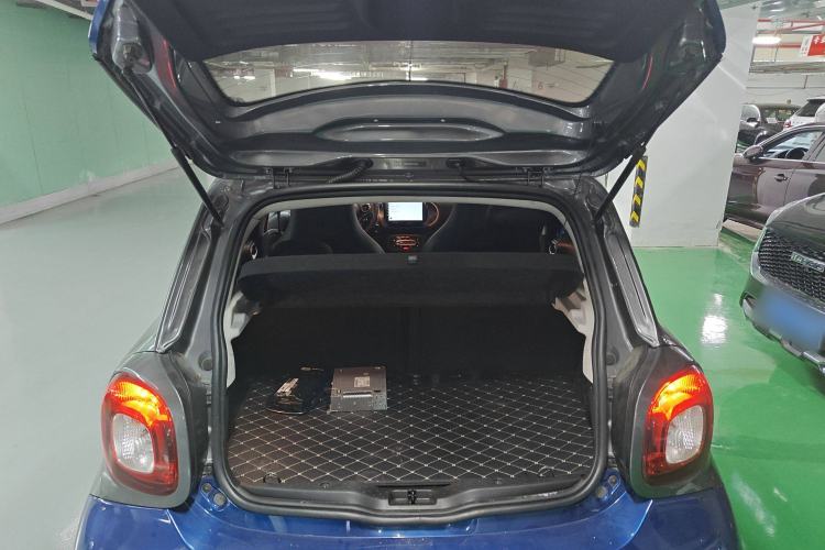 Used smart forfour 2018 0.9T 66 kW Pioneer Edition Trunk