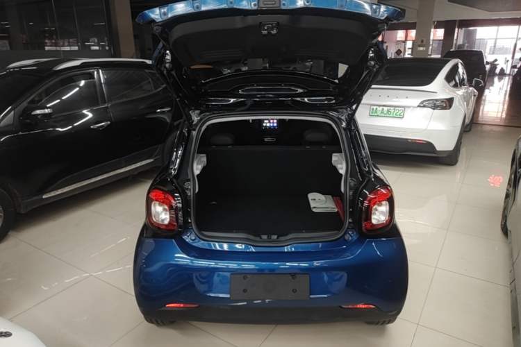 Used smart forfour 2018 1.0L 52 kW Dynamic Edition Trunk