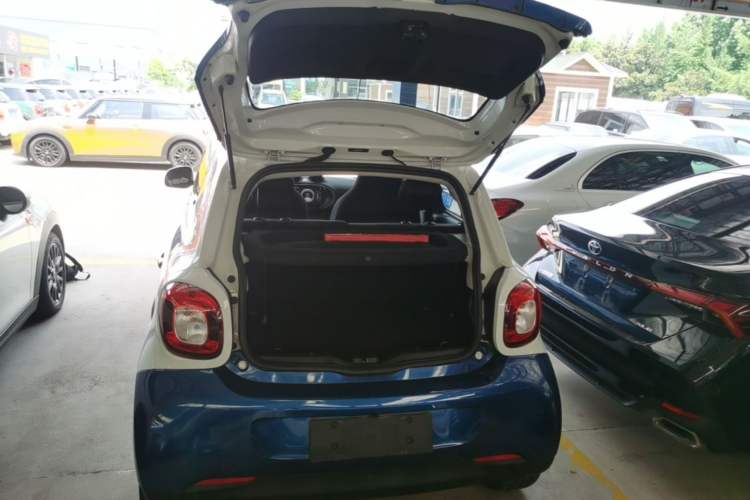 Used smart forfour 2018 1.0L 52kW Passion Edition Trunk