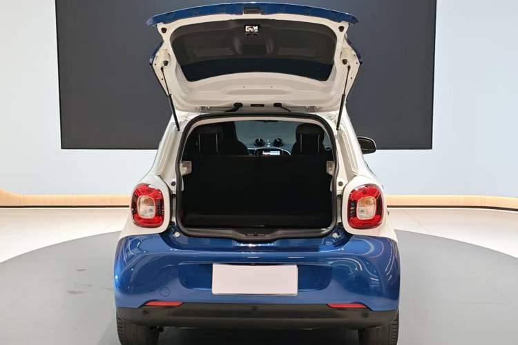 Used smart forfour 2018 0.9T 66 kW Pioneer Edition Trunk