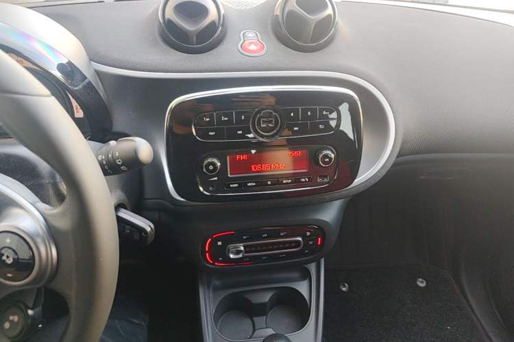 Used smart forfour 2018 1.0L 52kW Passion Edition Audio And AC Panel