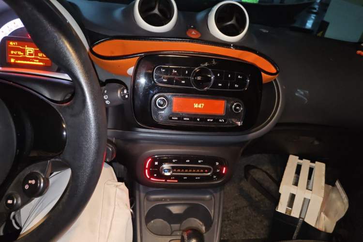 Used smart forfour 2018 1.0L 52 kW Dynamic Edition Audio And AC Panel