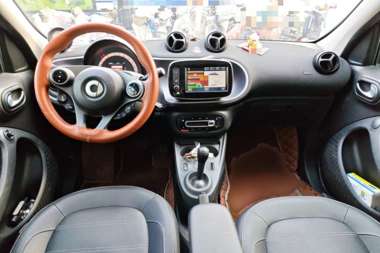 Used smart forfour 2018 0.9T 66 kW Pioneer Edition Center Console