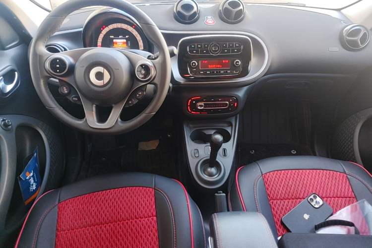 Used smart forfour 2018 1.0L 52kW Passion Edition Center Console