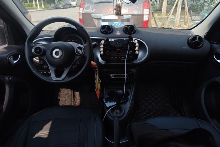 Used smart forfour 2018 1.0L 52kW Passion Edition Center Console
