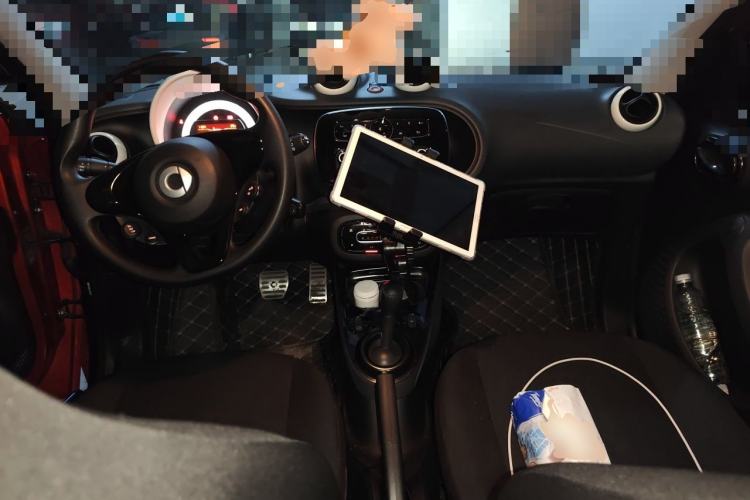 Used smart forfour 2018 1.0L 52 kW Dynamic Edition Center Console