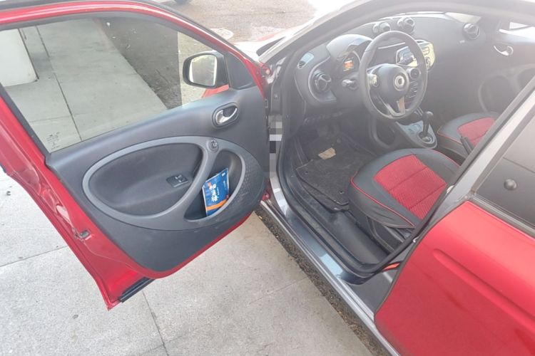 Used smart forfour 2018 1.0L 52kW Passion Edition Driver Seat