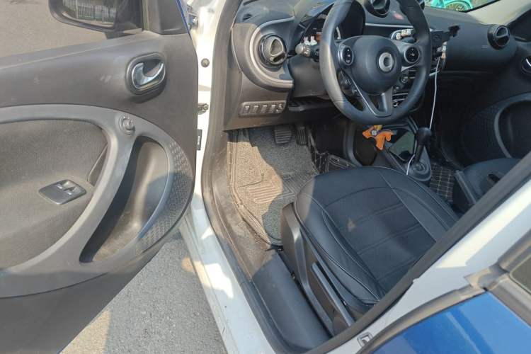 Used smart forfour 2018 1.0L 52kW Passion Edition Driver Seat