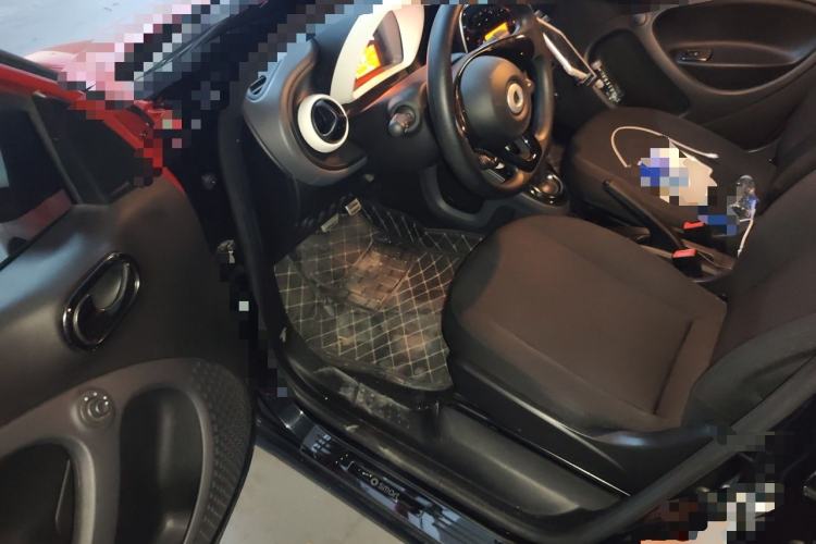 Used smart forfour 2018 1.0L 52 kW Dynamic Edition Driver Seat