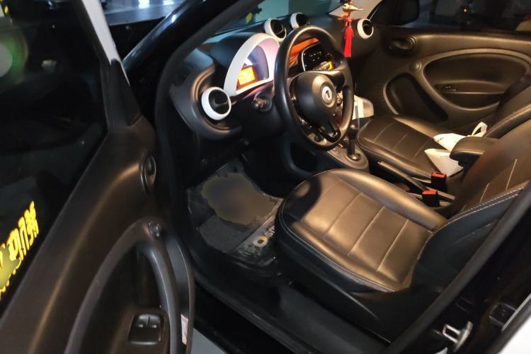 Used smart forfour 2018 1.0L 52 kW Dynamic Edition Driver Seat
