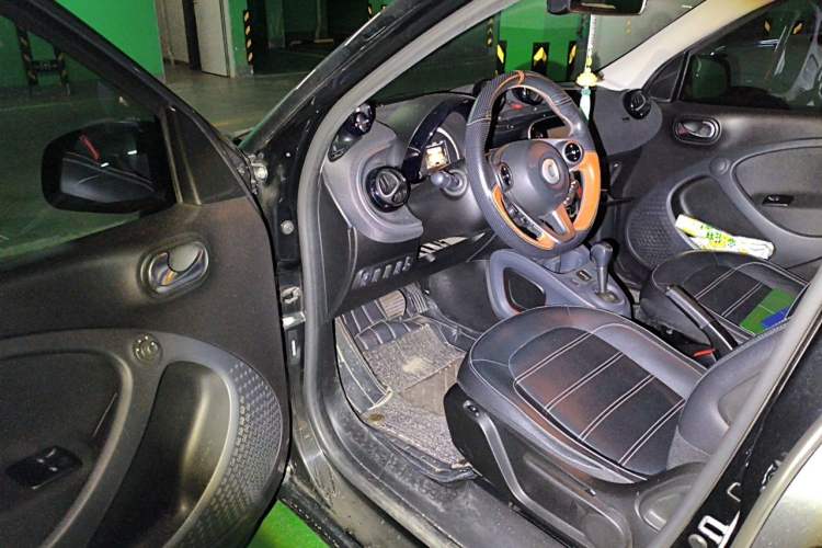 Used smart forfour 2018 0.9T 66 kW Pioneer Edition Driver Seat