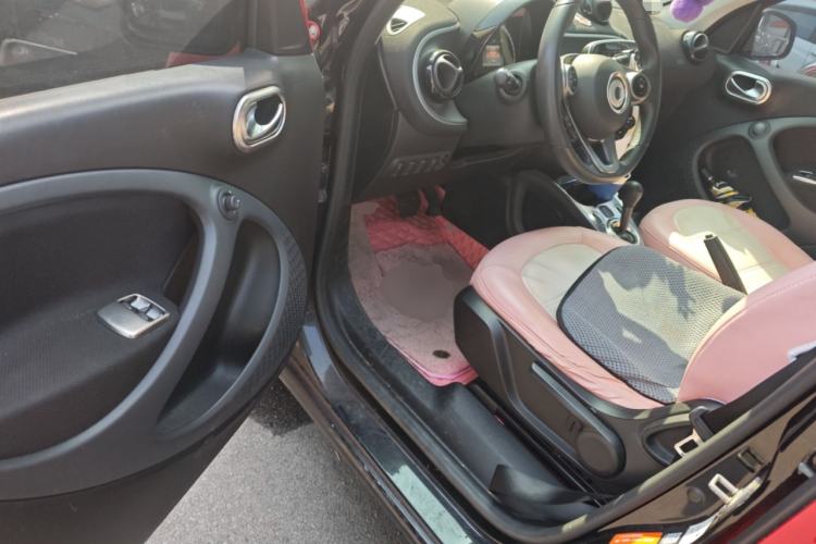 Used smart forfour 2018 1.0L 52kW Passion Edition Driver Seat