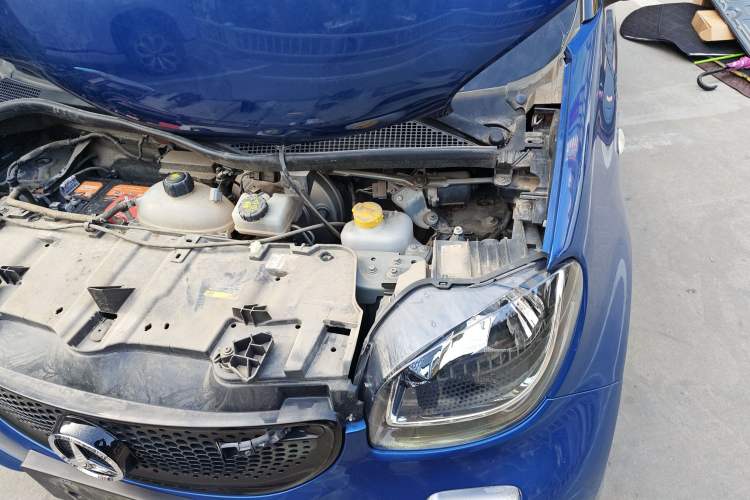 Used smart forfour 2018 0.9T 66 kW Pioneer Edition Engine Bay Left