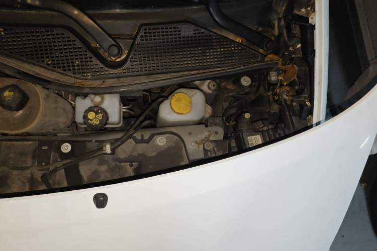 Used smart forfour 2018 1.0L 52 kW Dynamic Edition Engine Bay Left