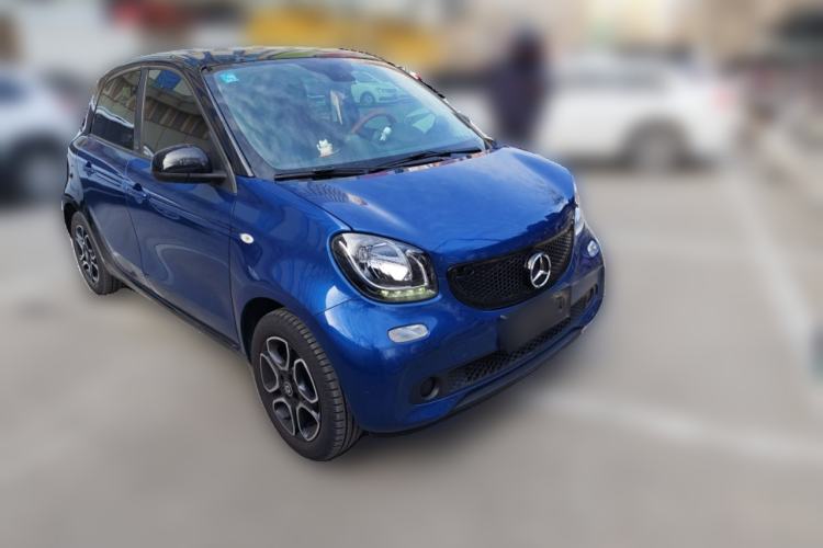 Used smart forfour 2018 0.9T 66 kW Pioneer Edition Front Right 45 Deg