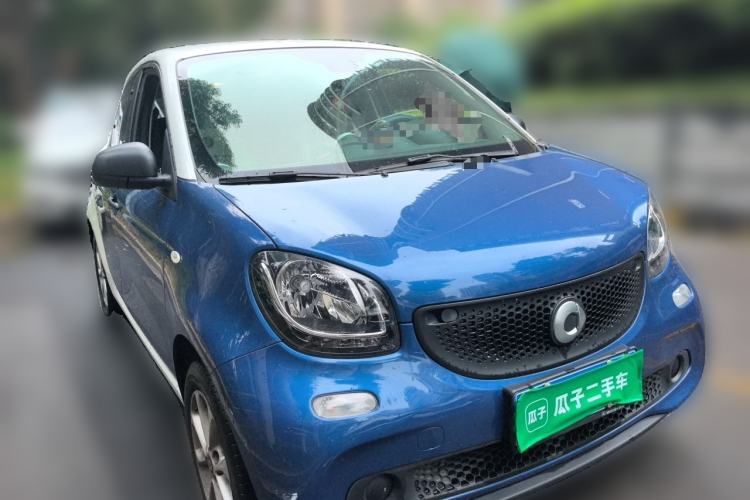 Used smart forfour 2018 1.0L 52 kW Dynamic Edition Front Right 45 Deg