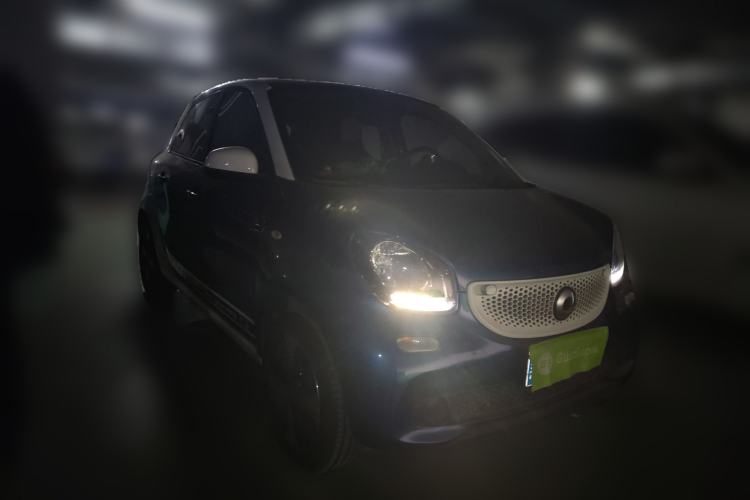 Used smart forfour 2018 1.0L 52kW Passion Edition Front Right 45 Deg