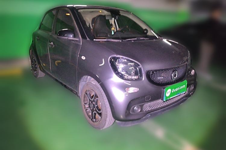 Used smart forfour 2018 0.9T 66 kW Pioneer Edition Front Right 45 Deg