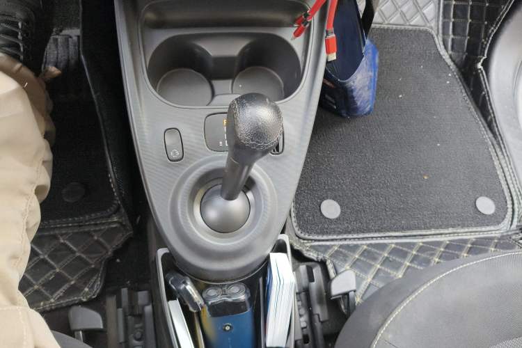 Used smart forfour 2018 1.0L 52kW Passion Edition Gear Lever