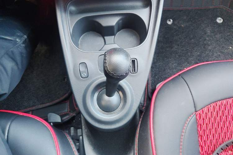 Used smart forfour 2018 1.0L 52kW Passion Edition Gear Lever