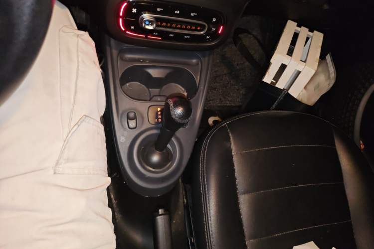 Used smart forfour 2018 1.0L 52 kW Dynamic Edition Gear Lever