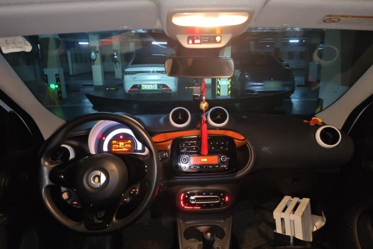 Used smart forfour 2018 1.0L 52 kW Dynamic Edition Headliner